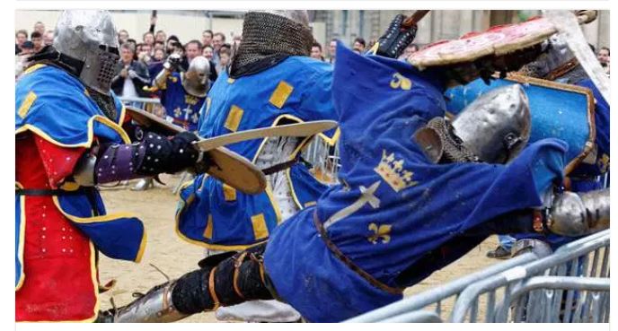Tournoi de Béhourd au château de Pierrefonds : un spectacle épique de combat médiéval alliant histoire et réalisme.
