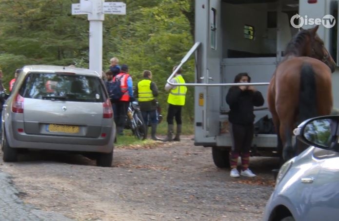 Compiègne : le collectif AVA répond aux pro-chasse à courre (Vidéo)