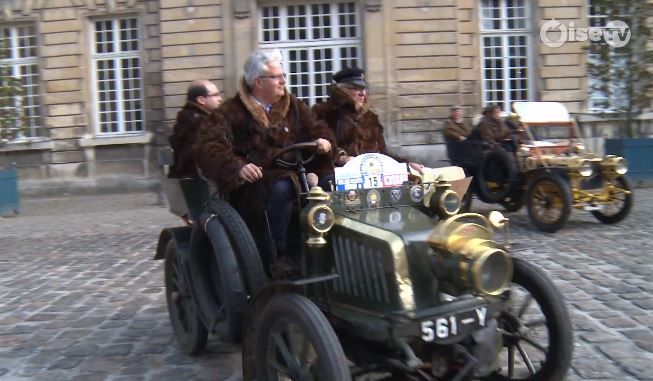 Compiègne : les voitures anciennes “roulent des mécaniques” !