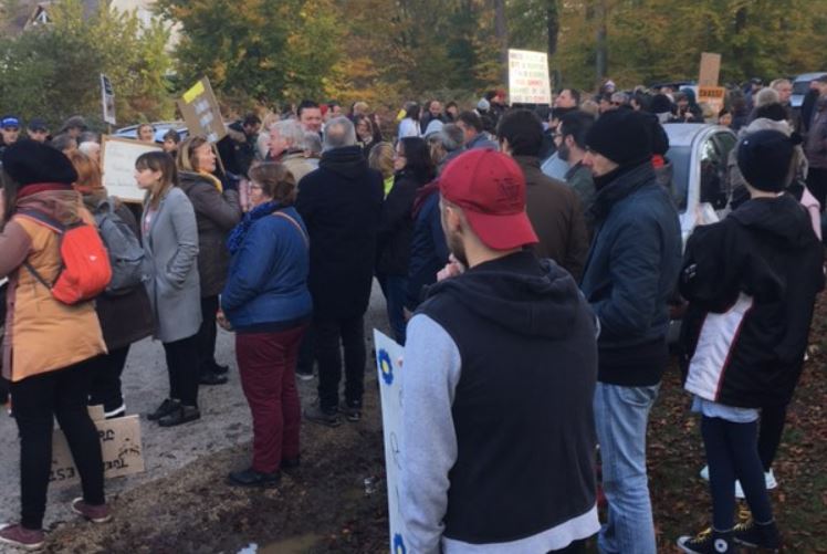 Saint-Jean-aux-Bois : 250 manifestants anti-chasse défient une interdiction municipale