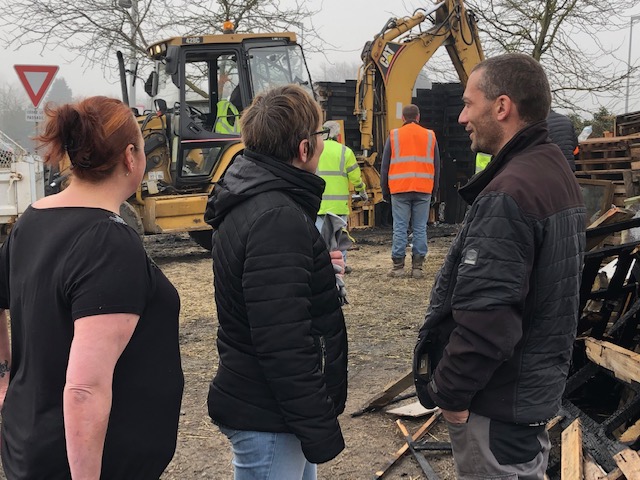Montataire : les cabanes et les palettes des gilets jaunes incendiées !