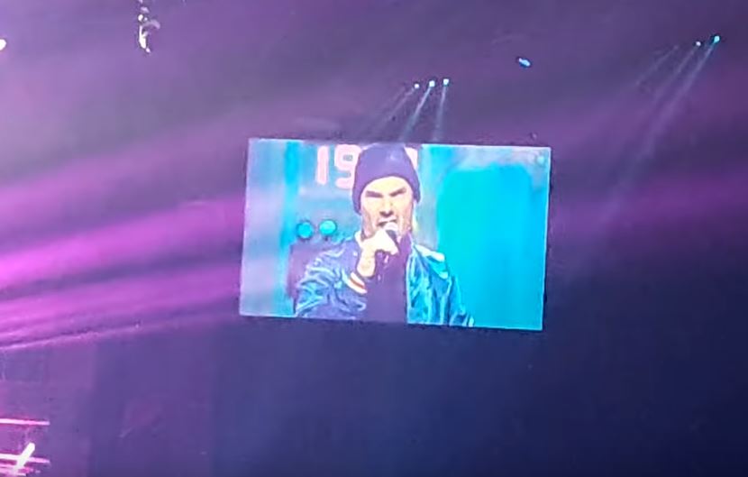 Surprise ! Les Inconnus sont venus chanter leurs tubes au concert des Enfoirés!