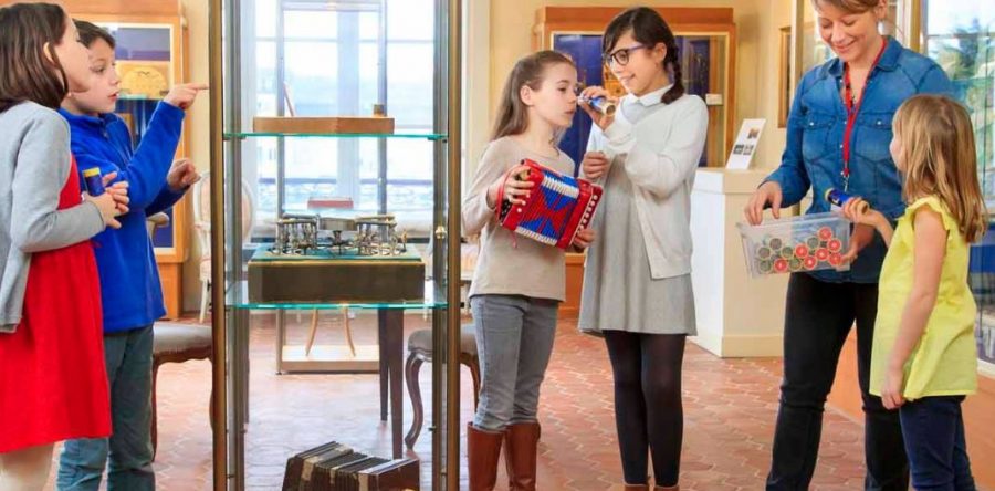 Creil : les enfants se déguisent au musée Gallé-Juillet !