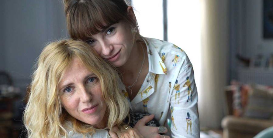 Mon bébé :  la thématique des relations mère-fille.