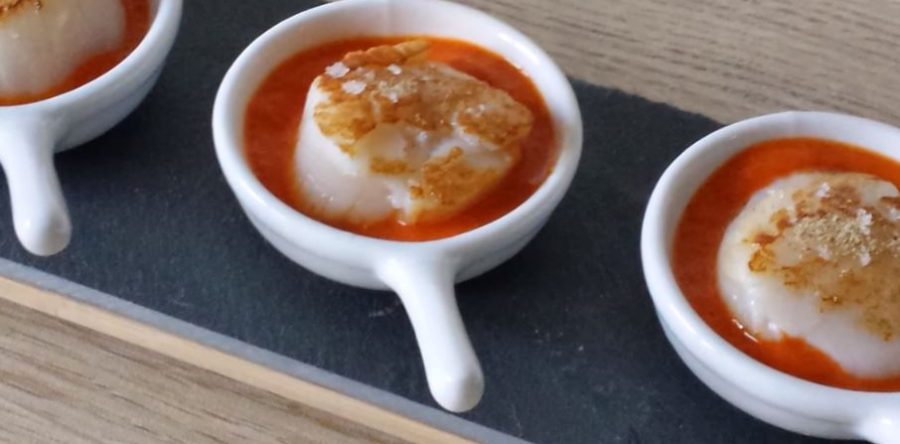 Cuillères apéritives (noix de saint jacques/coulis de poivron)