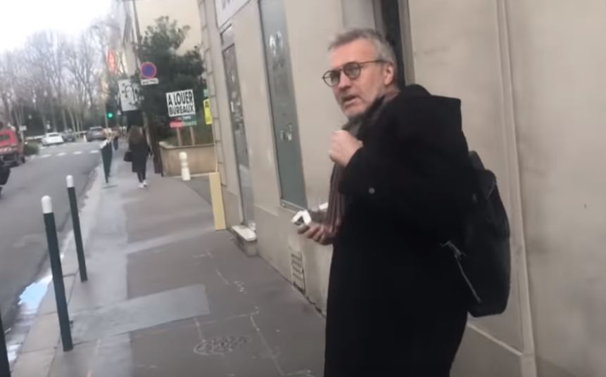 Ruquier pète un câble et ne veut pas poser nu sur une peau de bête…