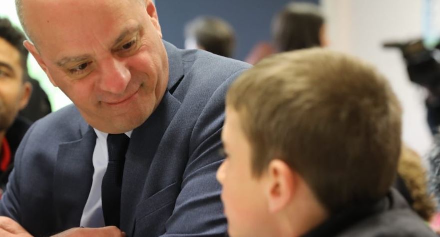 Pont-Sainte-Maxence : le ministre de l’Education nationale prend son petit déjeuner à l’école Jean Rostand