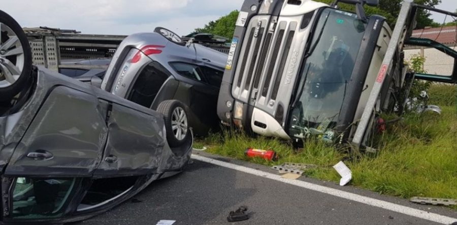 Mortefontaine en Thelle : un camion perd le chargement de son véhicule