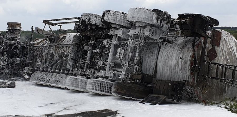 Breteuil : un camion-citerne avec plus de 37.000 litres de carburant prend feu, la RD930 coupée !