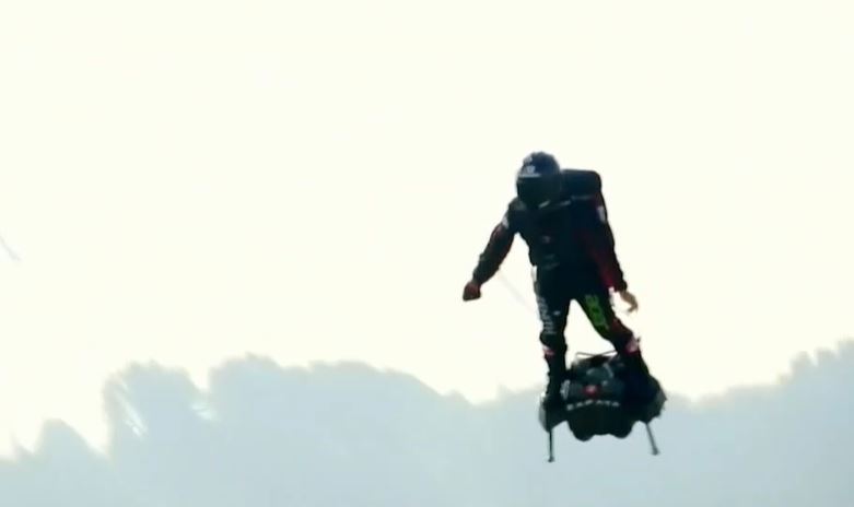 L’homme volant”, n’a pas réussi sa traversée de la Manche sur son Flyboard