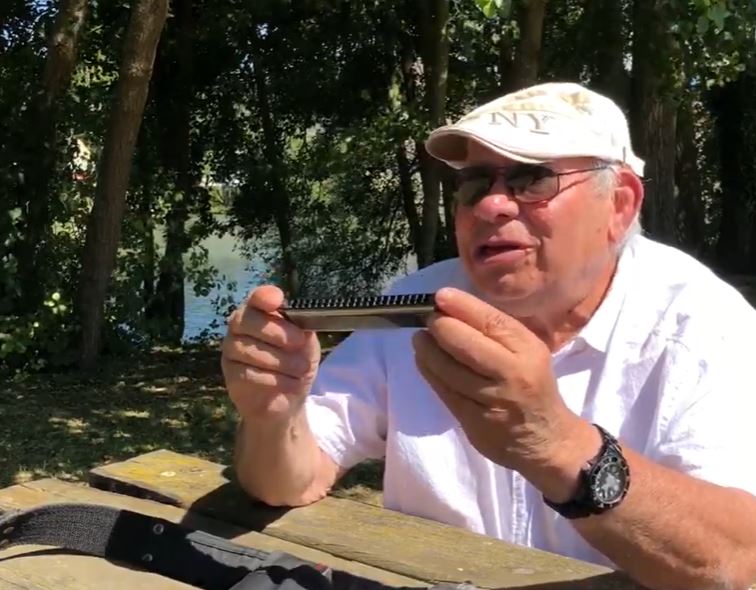Entretien avec Freddy Della, le roi de l’harmonica